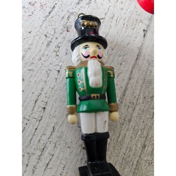 Vintage nutcracker ornament soldier set red green - Picture 9 of 11